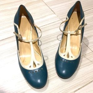 Ann Taylor LOFT T-Strap Mary Jane heels/Pumps